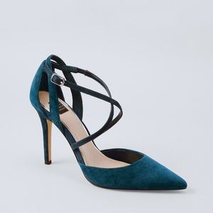 White House Black Market Kai River Teal shoes 6.5